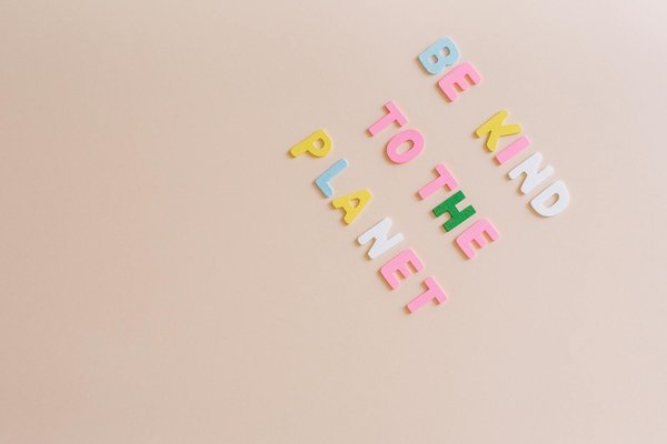 Le téléphone rose : une écoute bienveillante pour femmes mûres